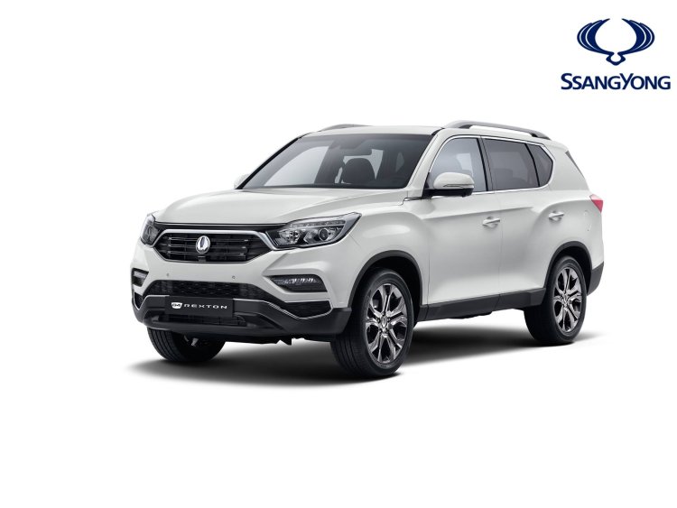2017 Ssangyong Rexton (Mahindra XUV700) front three quarter unveiled