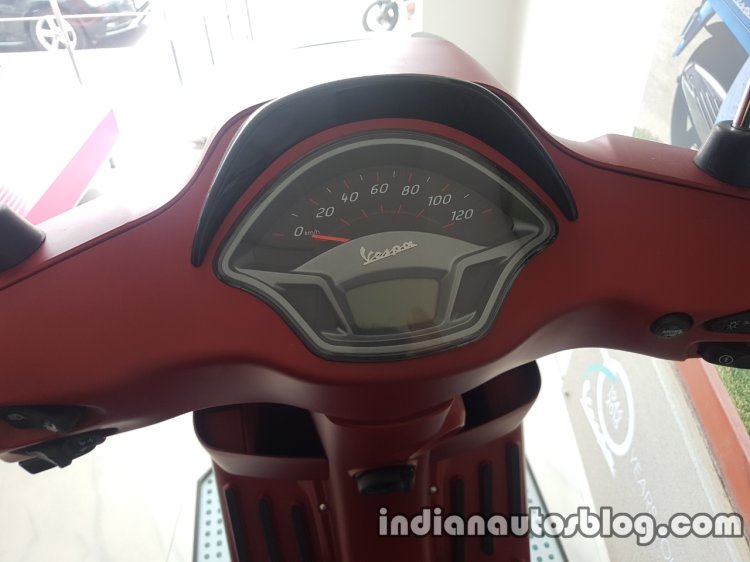 2017 Vespa SXL 150 BSIV at dealership instrumentation