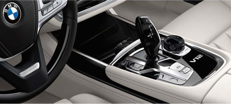 BMW Individual M760Li THE NEXT 100 YEARS Edition interior