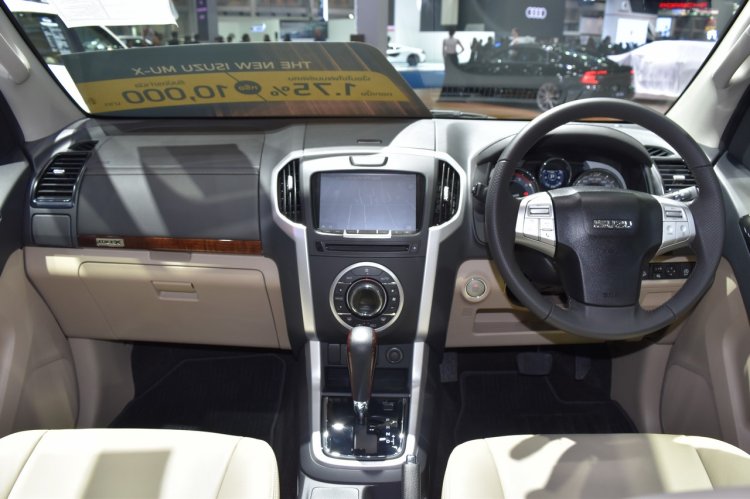 India-bound Isuzu MU-X dashboard at the BIMS 2017