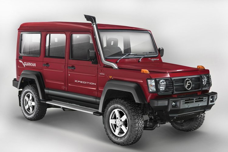 2017 Force Gurkha 5-door front three quarter press image