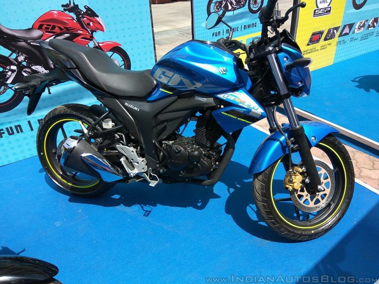 2017 Suzuki Gixxer at Gixxer Day in Mumbai side