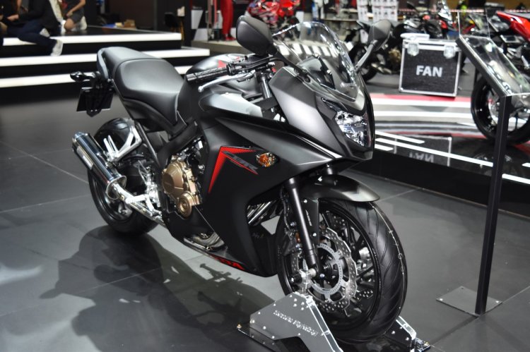 Honda CBR650F at BIMS 2017 front three quarter