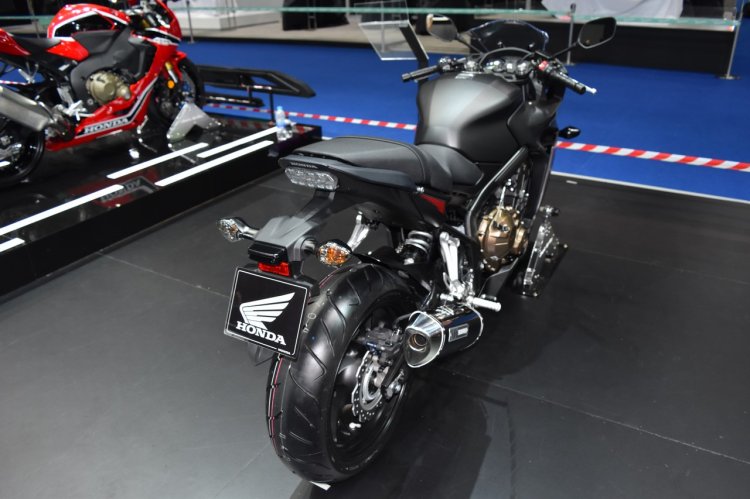 Honda CBR650F at BIMS 2017 rear three quarter