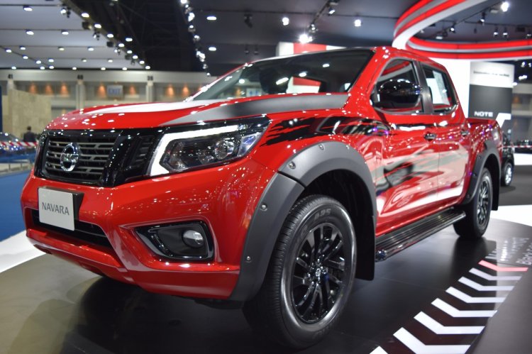 Nissan Navara Black Edition fron three quarters left side at 2017 Bangkok International Motor Show