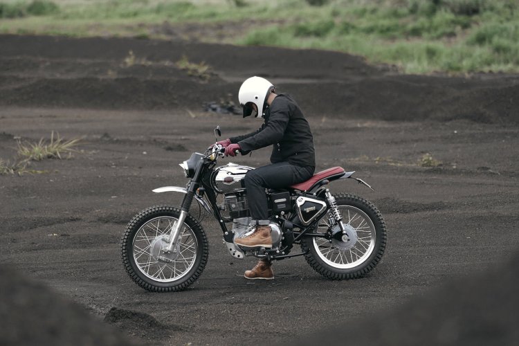 Royal Enfield Bullet 350 Moltar Scrambler by Thrive Motorcycle side motion