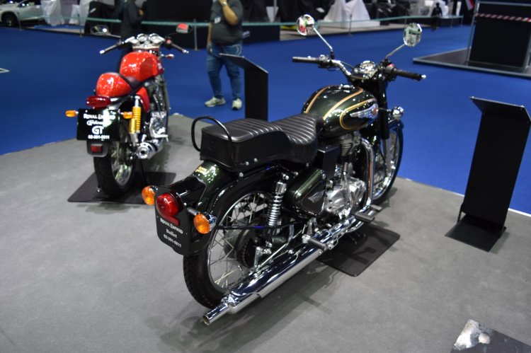 Royal Enfield Bullet 500 Forest Green at BIMS 2017 rear three quarter