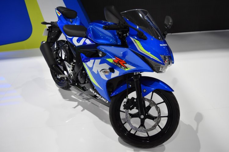 Suzuki GSX-R150 at BIMS 2017 front three quarter