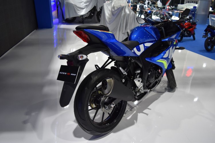 Suzuki GSX-R150 at BIMS 2017 rear three quarter