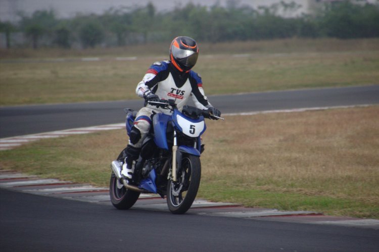 TVS Apache RTR 200 track experience at MMRT front three quarter motion
