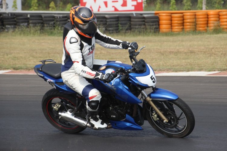 TVS Apache RTR 200 track experience at MMRT lean
