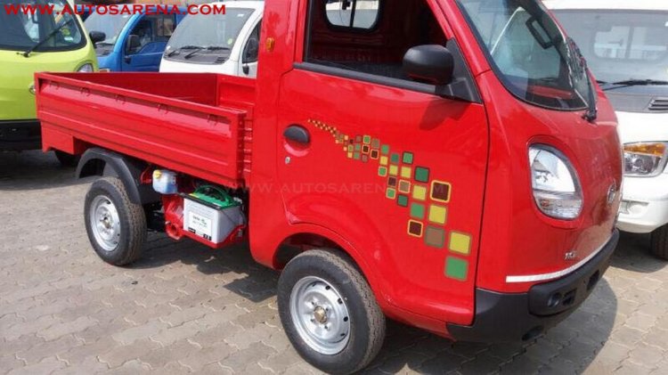 Tata Ace Zip XL BSIV red front three quarter dealership