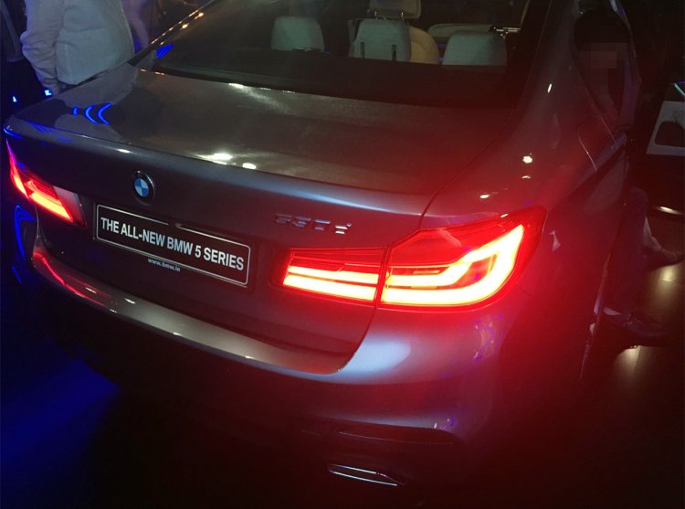 2017 BMW 5 Series (G30) previewed to customers rear