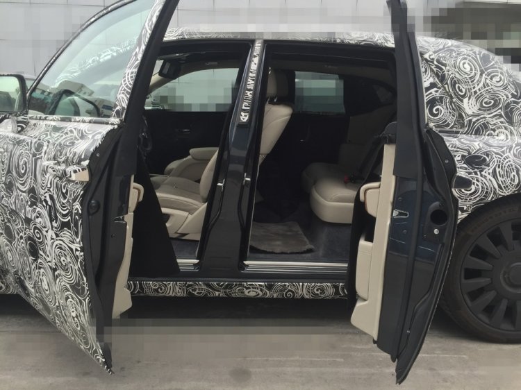 2018 Rolls-Royce Phantom cabin spy shot