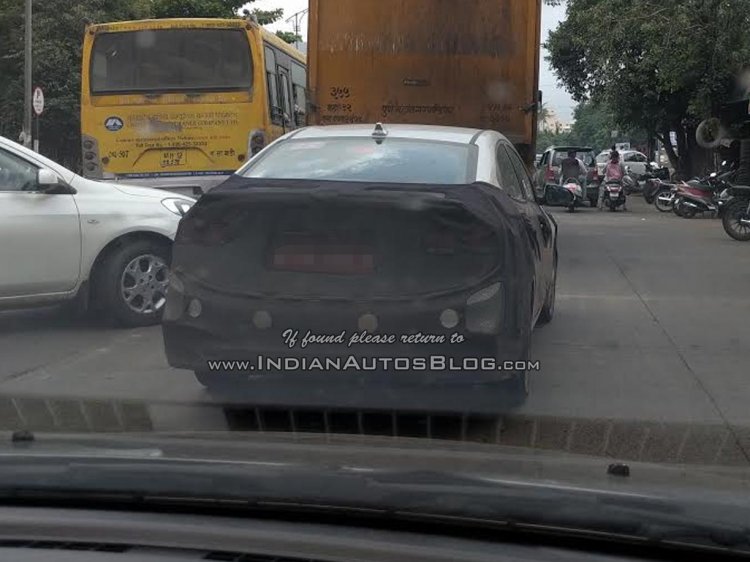 New 2017 Hyundai Verna rear spied testing in Maharashtra