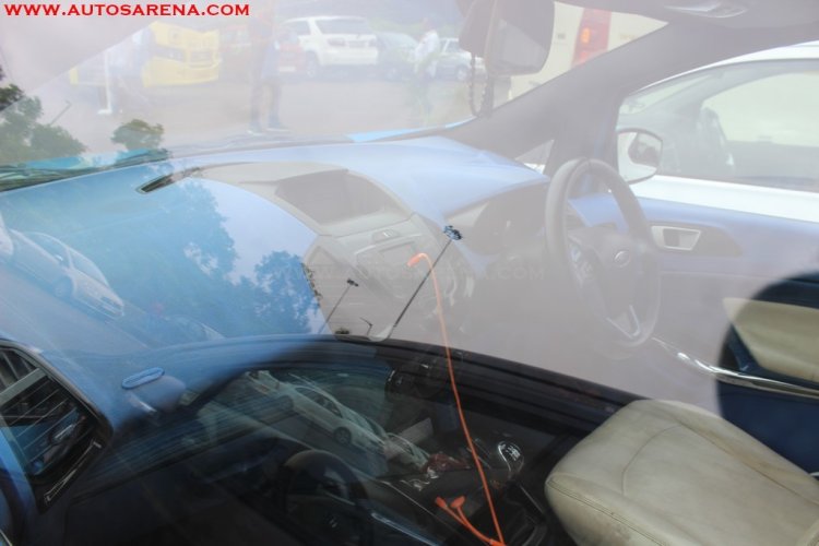 DC Design Ford EcoSport Dashboard