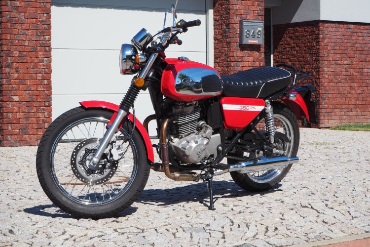 Czech wonder Jawa 350 OHC - In 15 Live Images