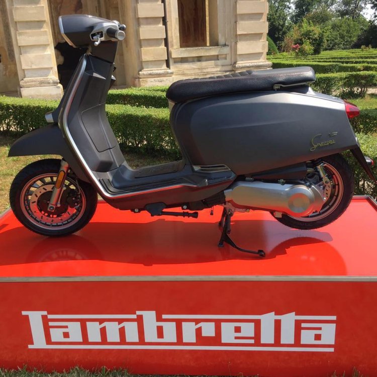 Lambretta V Special grey side left