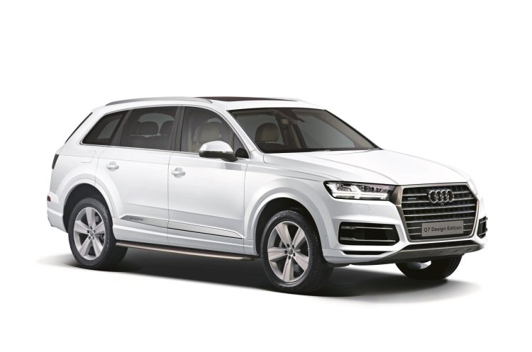 Audi Q7 Design Edition front three quarters