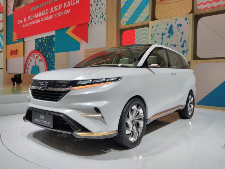 Daihatsu DN Multisix Concept at GIIAS 2017 front three quarters