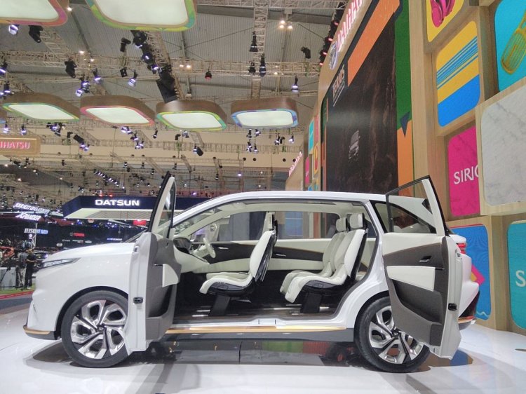 Daihatsu DN Multisix Concept at GIIAS 2017 side view doors open