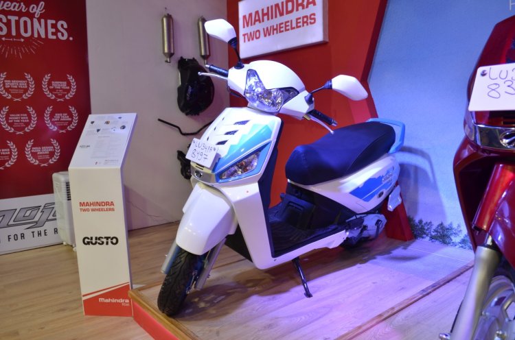 Mahindra Gusto 125 front three quarters at Nepal Auto Show