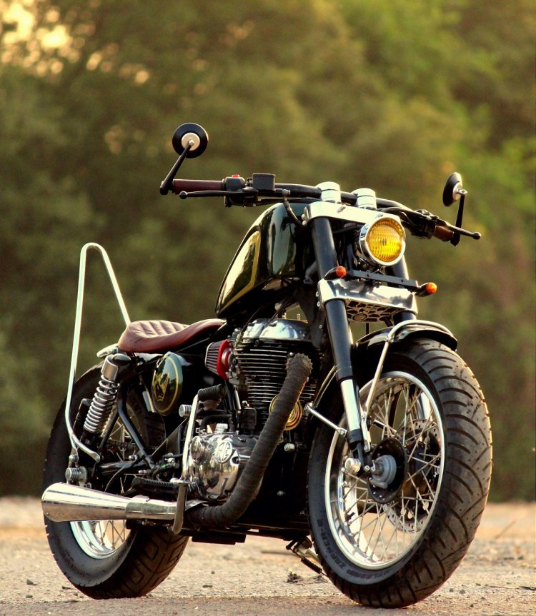 Royal Enfield Classic 350 Jajabor by Jedi Customs front right quarter far