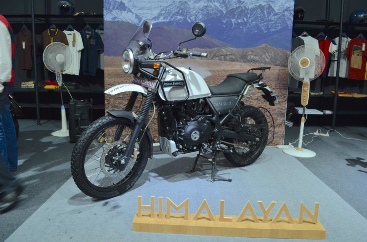 Royal Enfield Himalayan front three quarter