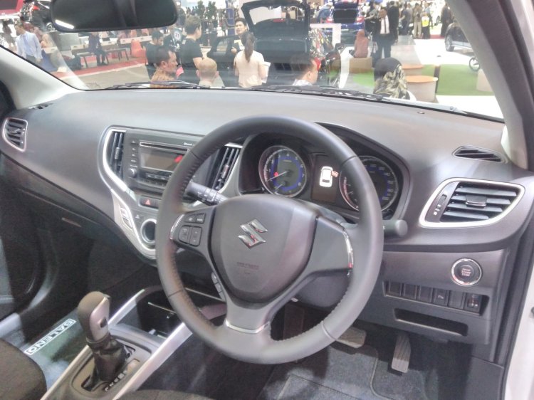 Suzuki Baleno dashboard at GIIAS 2017