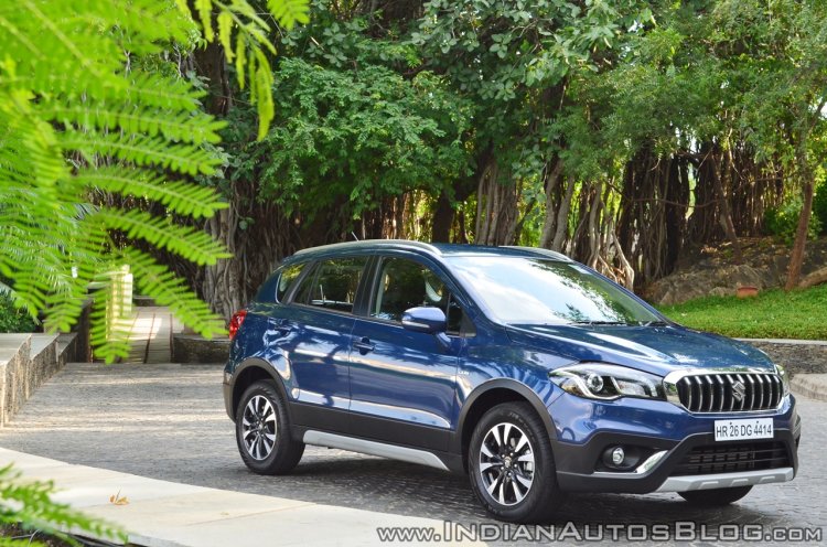 2017 Maruti S-Cross facelift front three quarters Nexa Blue