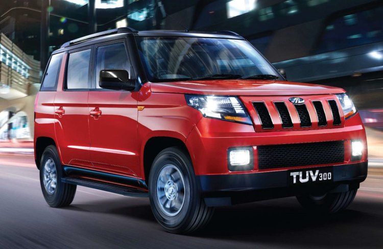 Mahindra TUV300 T10 front three quarters