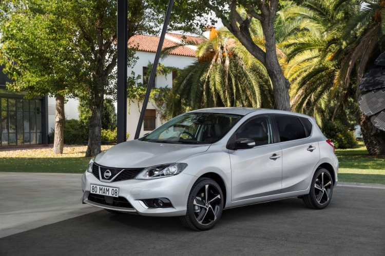 Nissan Pulsar Black Edition front three quarters