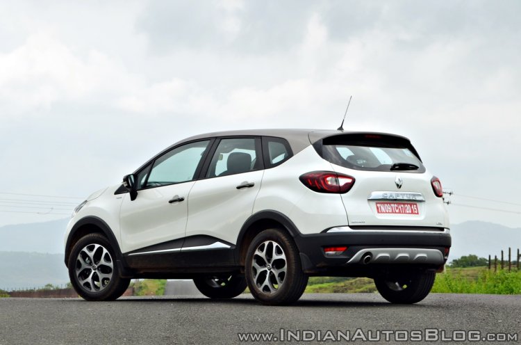 Renault Captur test drive review rear three quarters (2)