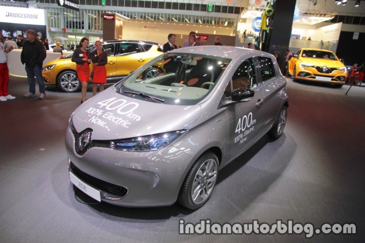Renault Zoe front three quarters at the IAA 2017