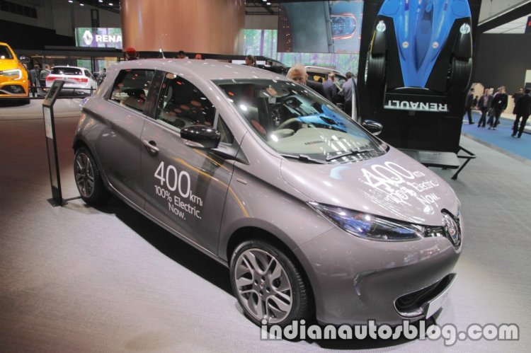 Renault Zoe front three quarters left at the IAA 2017