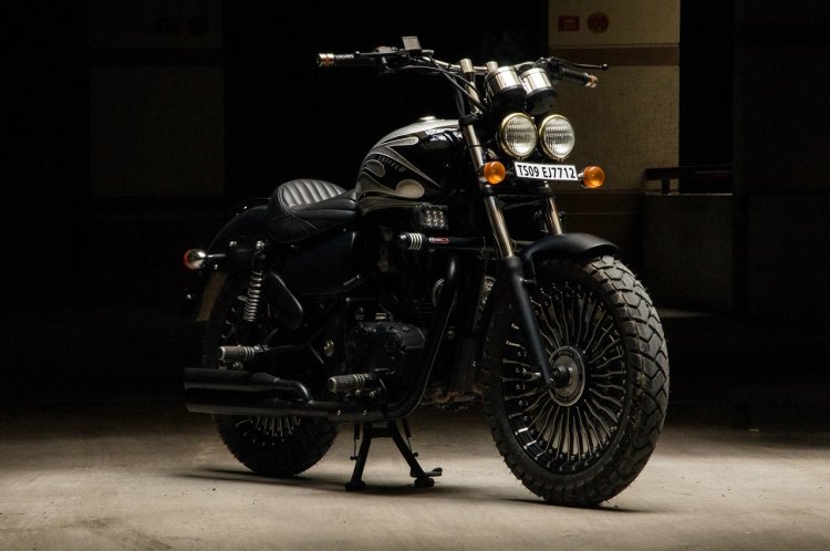 Royal Enfield Thunderbird 350 Quick Silver by Eimor Customs front right quarter