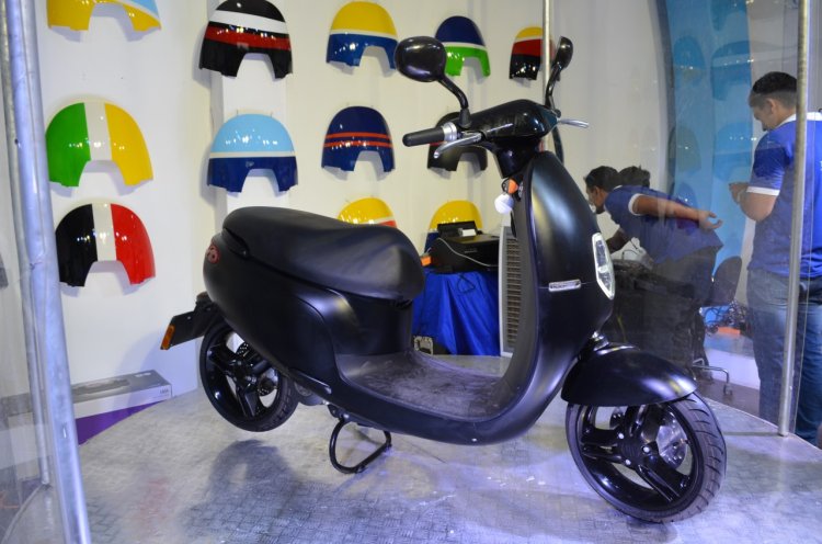 Terra Motors Terra Acuto at Nepal Auto Show front right quarter