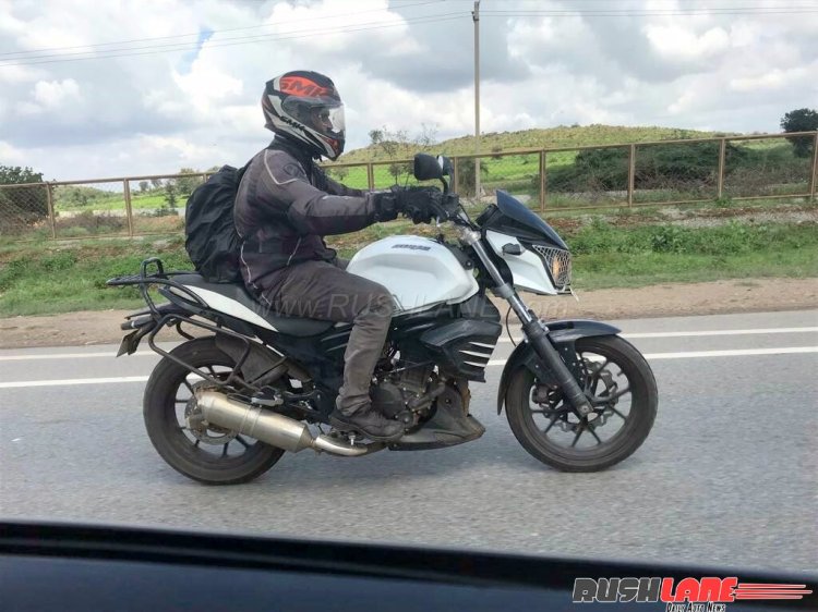 Low Cost Mahindra Mojo spied with accessories right side