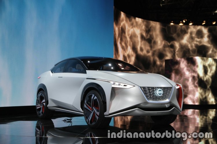 Nissan IMx at the 2017 Tokyo Motor Show left front three quarters