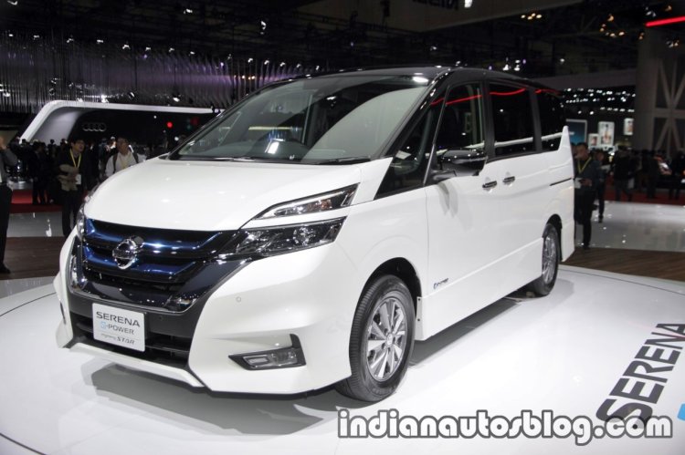 Nissan Serena e-Power at 2017 Tokyo Motor Show front three quarters