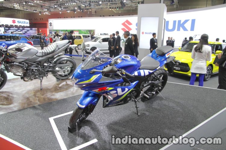Suzuki GSX-R125 front three quarters left side at 2017 Tokyo Motor Show