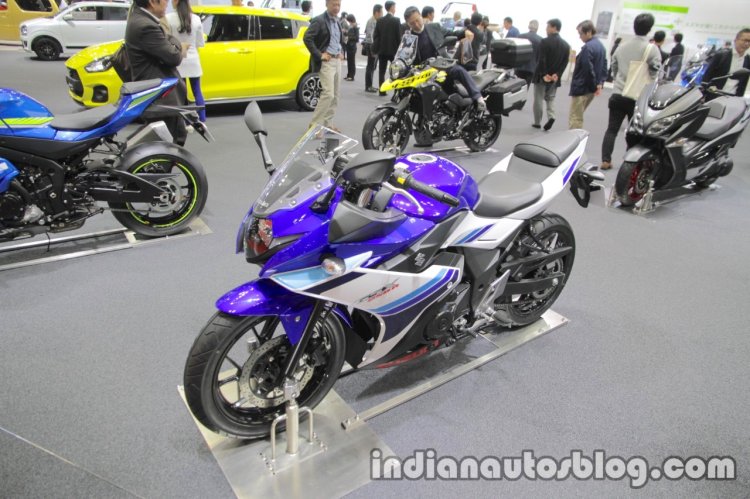 Suzuki GSX250R front three quarters at 2017 Tokyo Motor Show