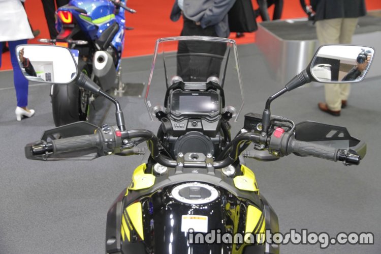 Suzuki V-Strom 250 dashboard windscreen at 2017 Tokyo Motor Show