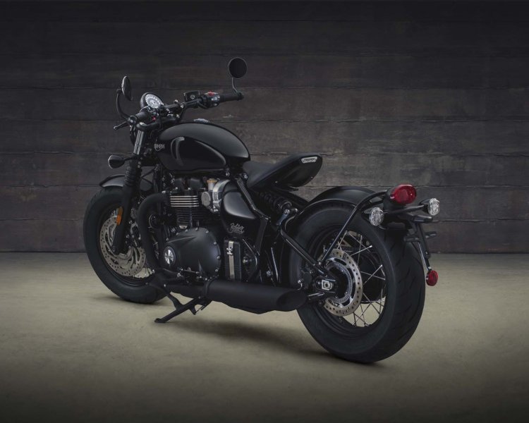 Triumph Bonneville Bobber black press rear left quarter