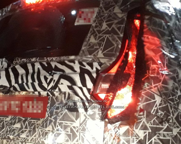 Mahindra U321 (S321) MPV spy pictures tail lamp glow