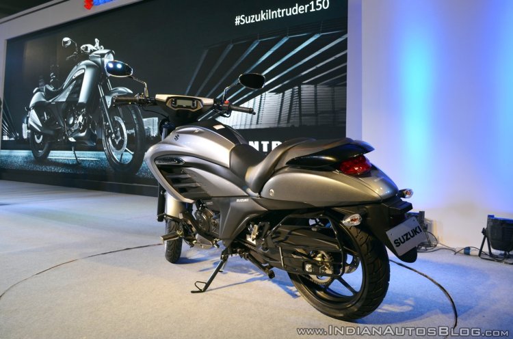 Suzuki Intruder 150 rear angle view