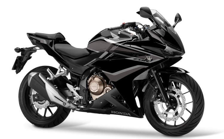 2018 Honda CBR500R Black press front right quarter
