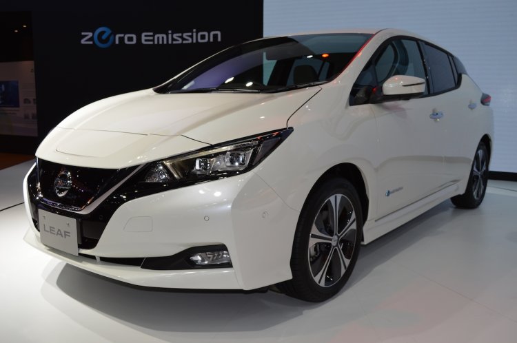 2018 Nissan Leaf front three quarters left side at 2017 Thai Motor Expo