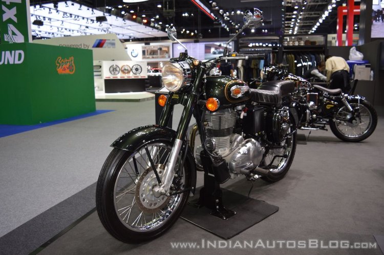 Royal Enfield Bullet 500 front left quarter at 2017 Thai Motor Expo