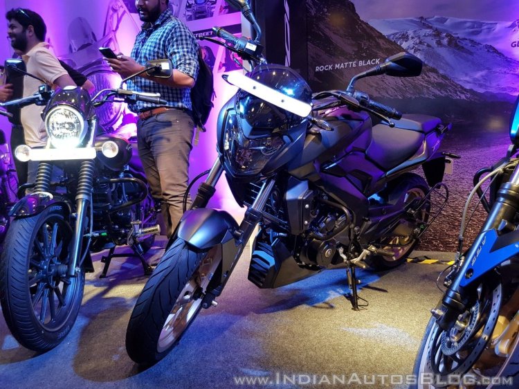 2018 Bajaj Dominar 400 unveiled back front left quarter